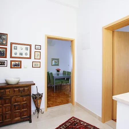 Daire With A Parking Space Seget Donji, - 11171 *